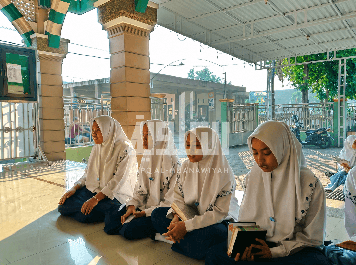 Mengapa Memilih SMP Tahfidz? Manfaat bagi Perkembangan Anak